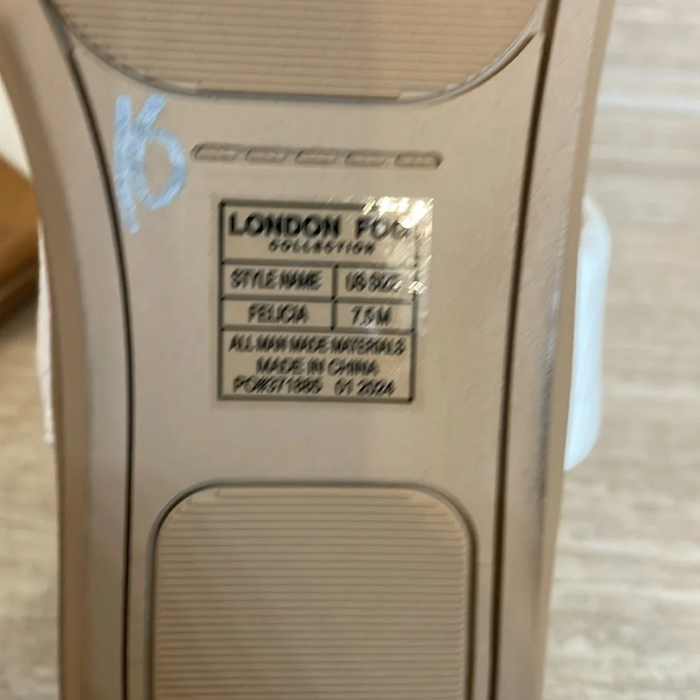 LONDON FOG UEC Wonens Size 7.5 White “Felicia” Two band slip on flat sandals - Picture 8 of 10